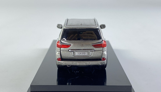 Die Cast Lexus 570 | 1:32 Scale (Silver)