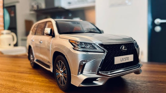 Die Cast Lexus 570 | 1:32 Scale (Silver)