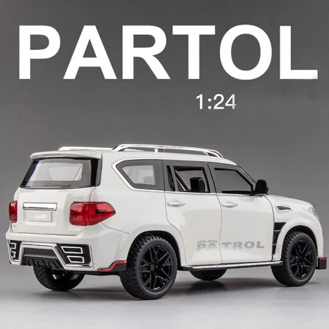 Die Cast Nissan Patrol | 1:24 Scale (White)