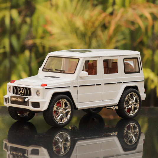 Die Cast Mercedes AMG G63 | 1:32 Scale (White)